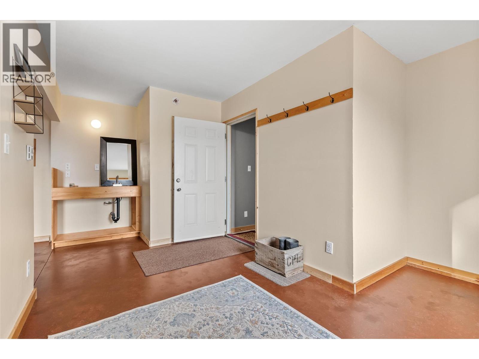 4751 40th Street, Canyon, British Columbia  V0B 1C1 - Photo 6 - 10379198