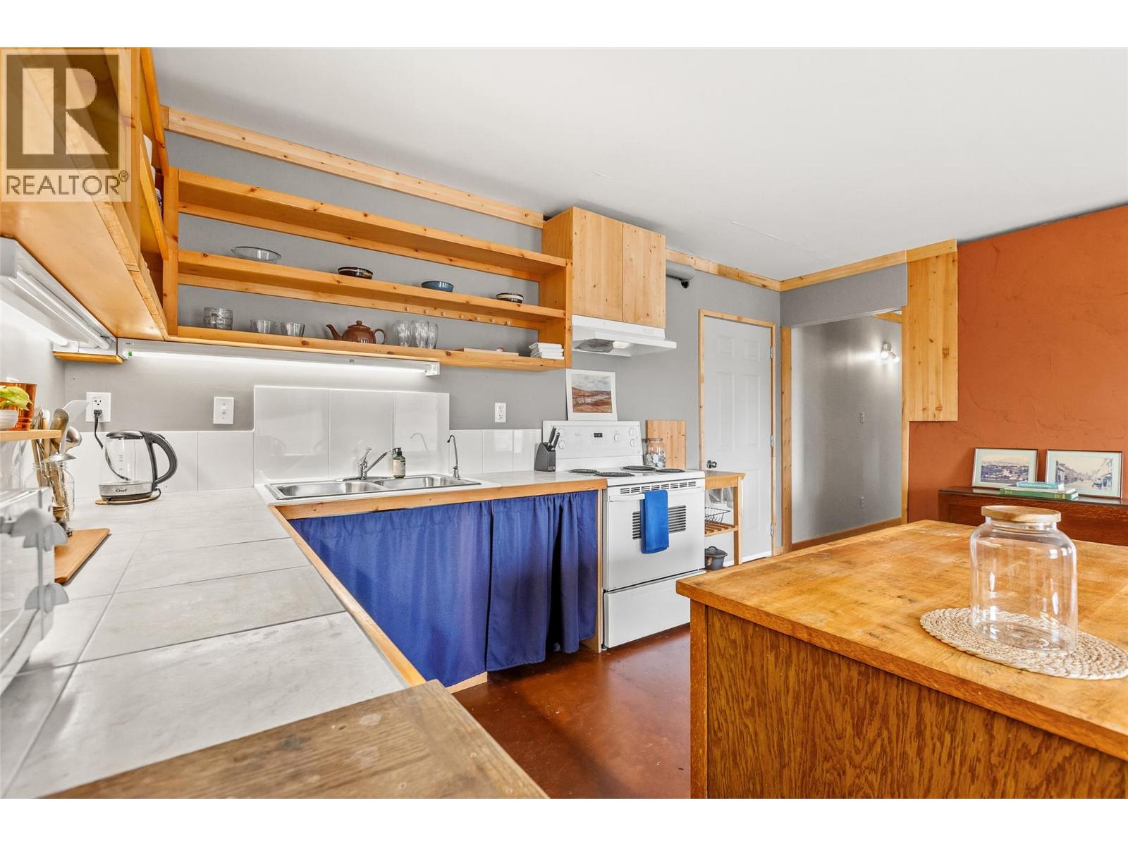 4751 40th Street, Canyon, British Columbia  V0B 1C1 - Photo 17 - 10379198