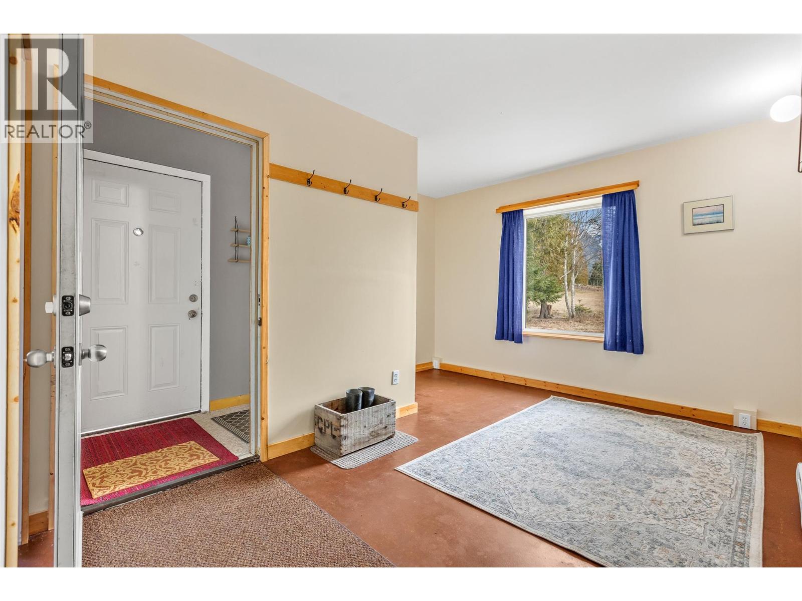 4751 40th Street, Canyon, British Columbia  V0B 1C1 - Photo 5 - 10379198