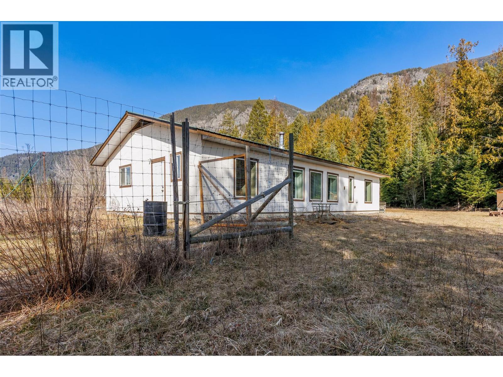 4751 40th Street, Canyon, British Columbia  V0B 1C1 - Photo 42 - 10379198