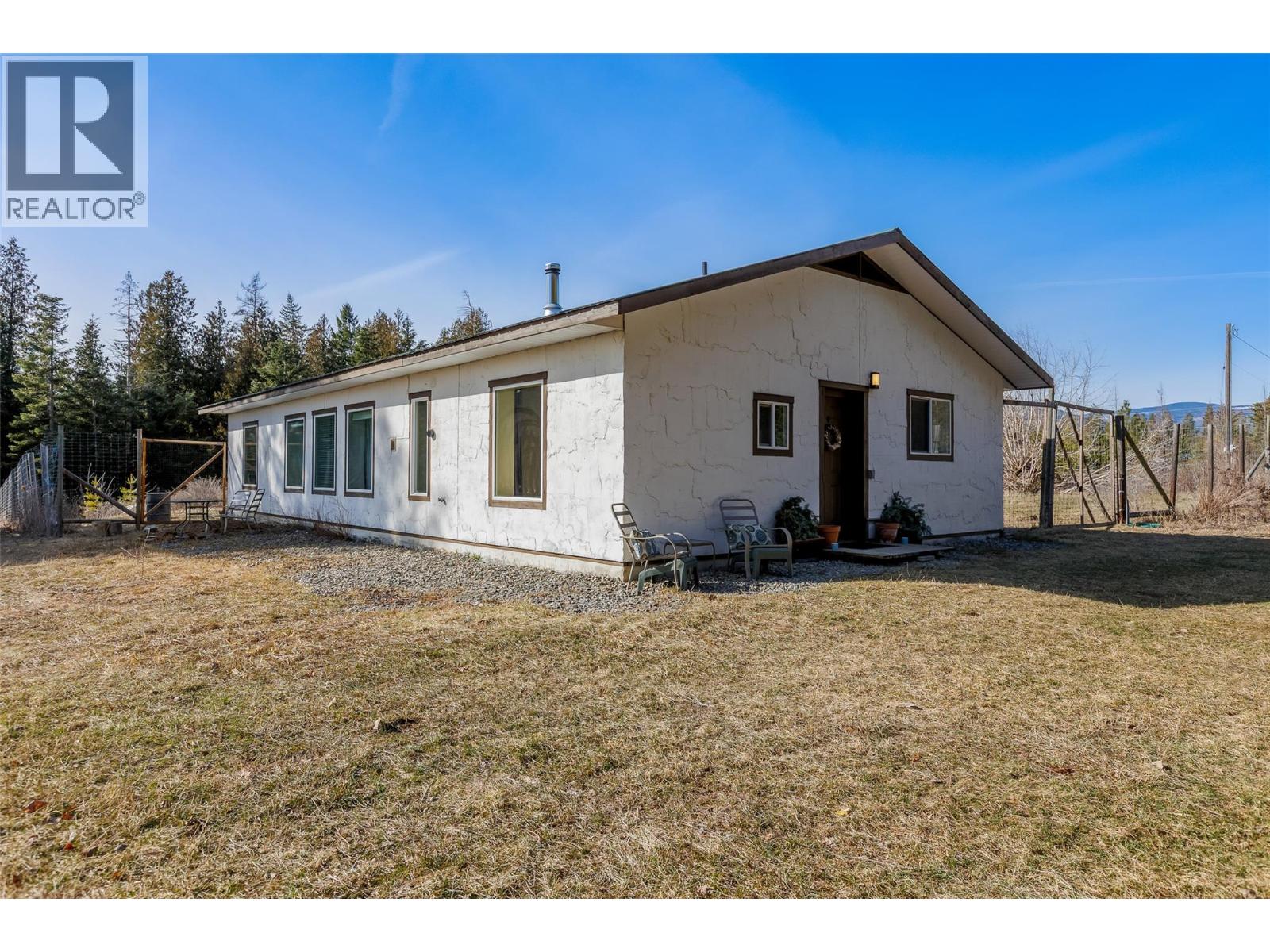 4751 40th Street, Canyon, British Columbia  V0B 1C1 - Photo 2 - 10379198