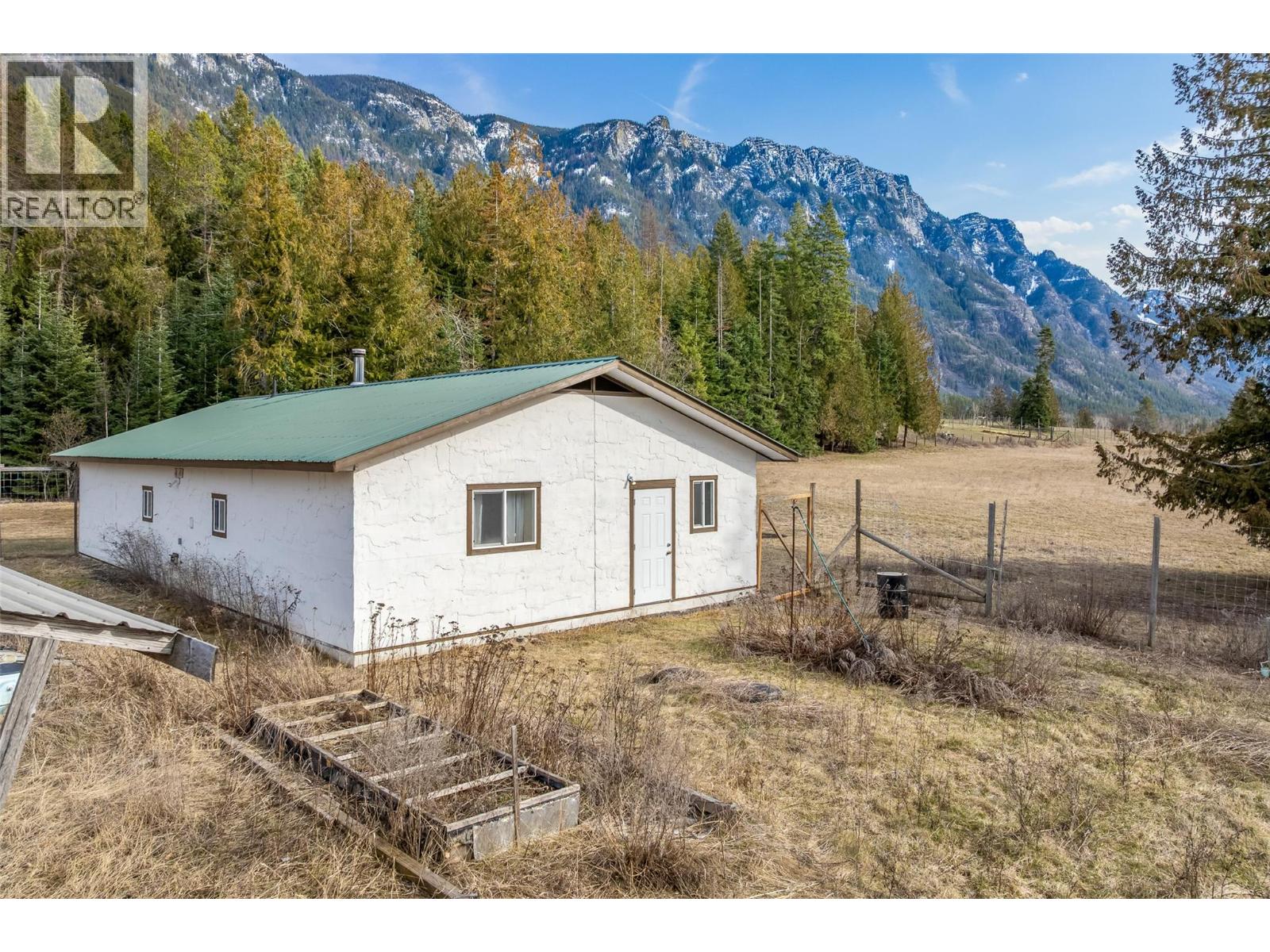 4751 40th Street, Canyon, British Columbia  V0B 1C1 - Photo 57 - 10379198