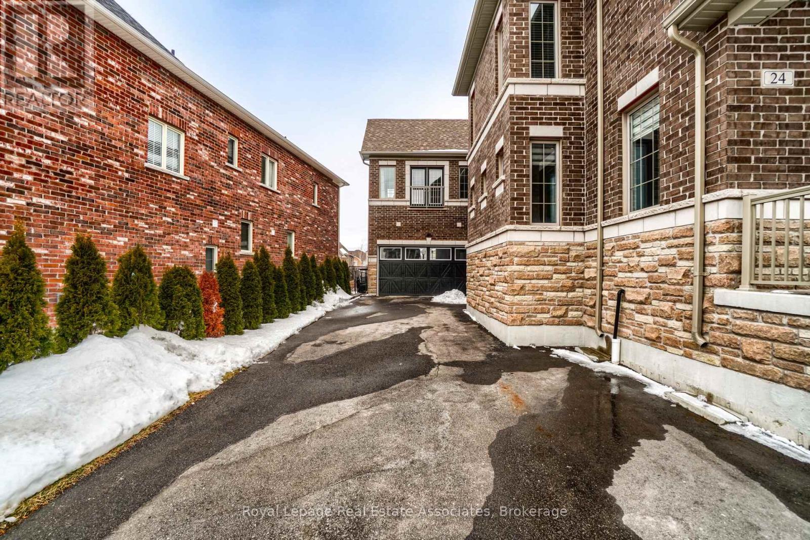 24 Burke Street, New Tecumseth (Alliston), Ontario  L9R 0N6 - Photo 3 - N12893546