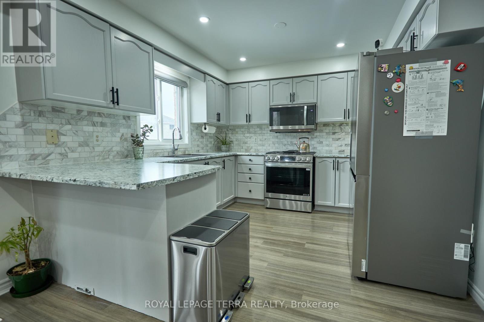 59 Russell Hill Drive, Barrie (Painswick South), Ontario  L4N 0C1 - Photo 12 - S12893592