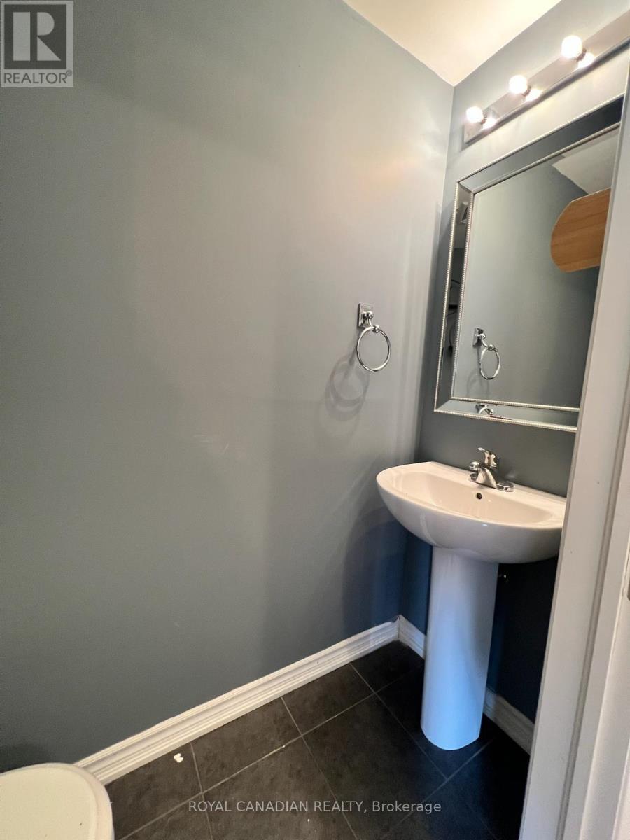 40-02 - 2420 Baronwood Drive, Oakville (Wm Westmount), Ontario  L6M 0X6 - Photo 2 - W12893550