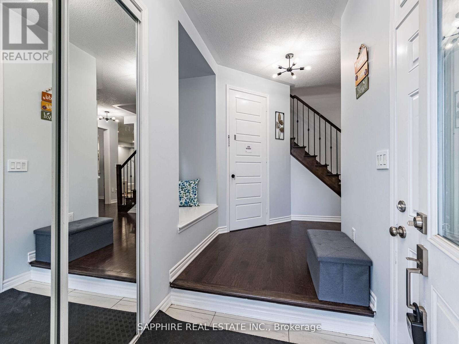 325 Trudeau (Upstairs) Drive, Milton (Cl Clarke), Ontario  L9T 8Y7 - Photo 5 - W12893580