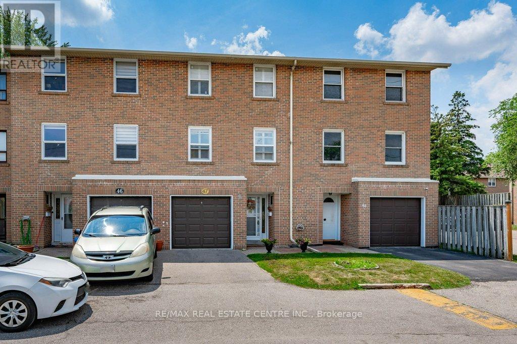 47 - 7255 Dooley Drive, Mississauga (Malton), Ontario  L4T 2S7 - Photo 2 - W12893620