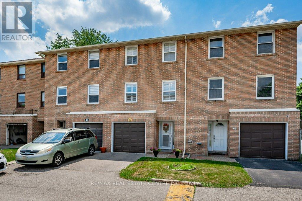 47 - 7255 Dooley Drive, Mississauga (Malton), Ontario  L4T 2S7 - Photo 3 - W12893620