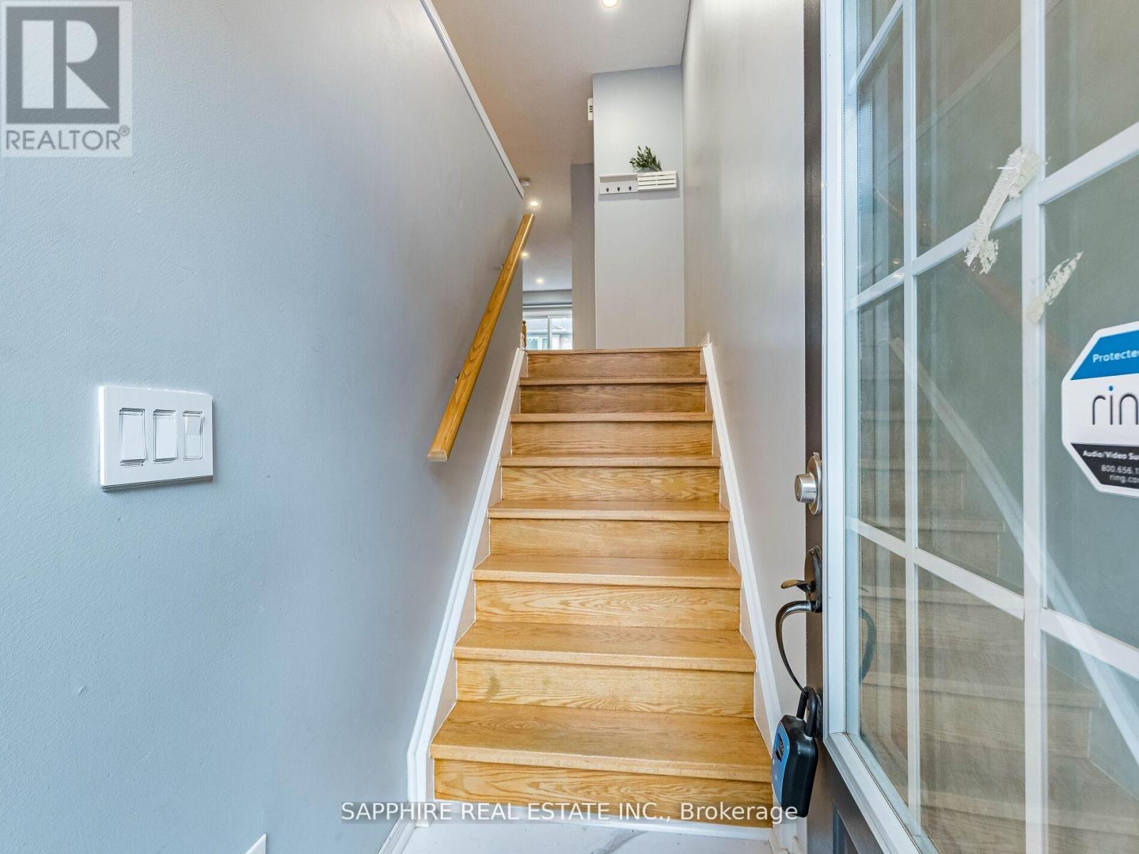 3255 Redpath Circle, Mississauga (Lisgar), Ontario  L5N 8R3 - Photo 4 - W12893638