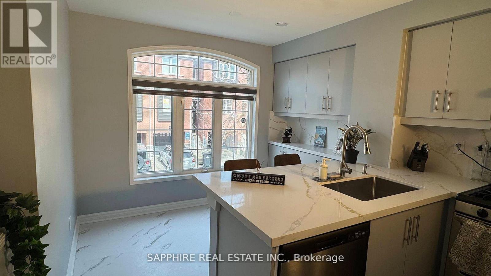 3255 Redpath Circle, Mississauga (Lisgar), Ontario  L5N 8R3 - Photo 6 - W12893638