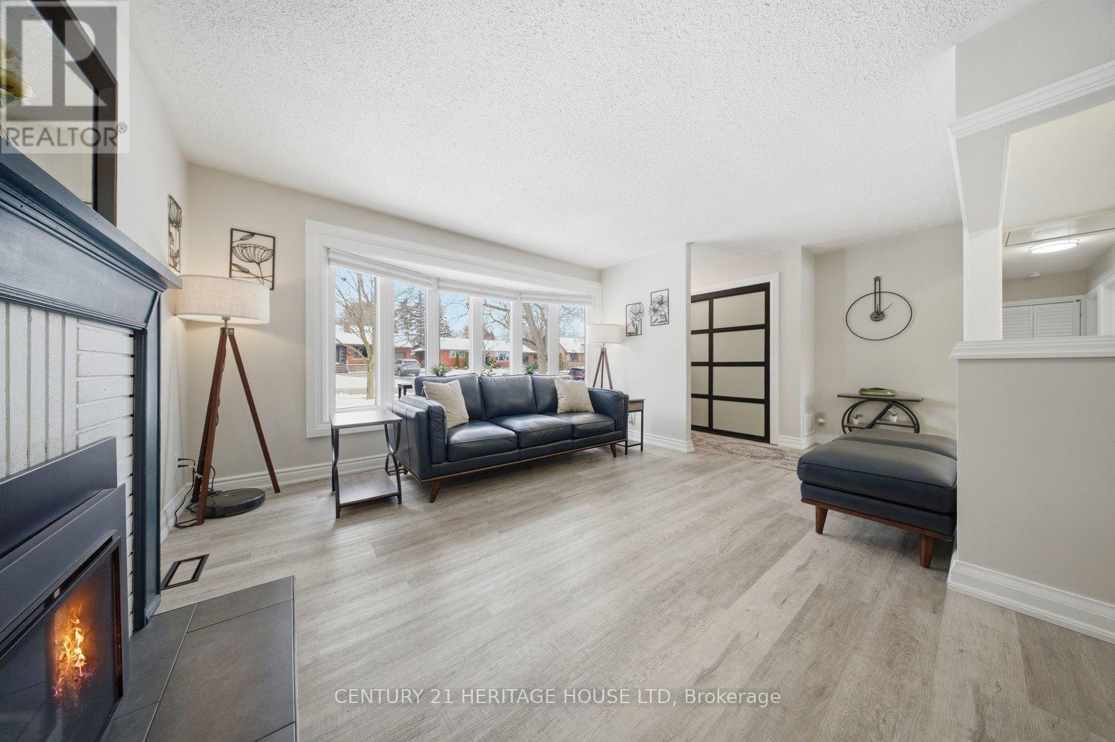 19 Hiram Road, Brant (Paris), Ontario  N3L 2P7 - Photo 5 - X12893566