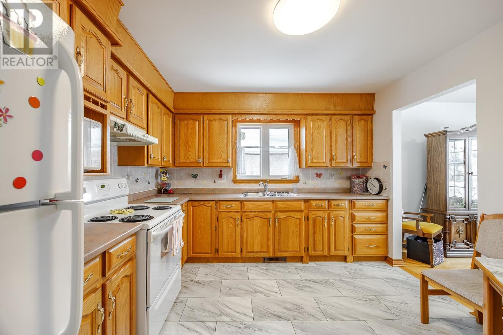 23 Queensgate Blvd, Sault Ste. Marie, Ontario  P6A 6Y6 - Photo 13 - SM260328