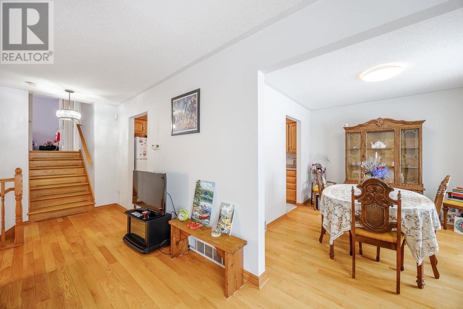 23 Queensgate Blvd, Sault Ste. Marie, Ontario  P6A 6Y6 - Photo 9 - SM260328