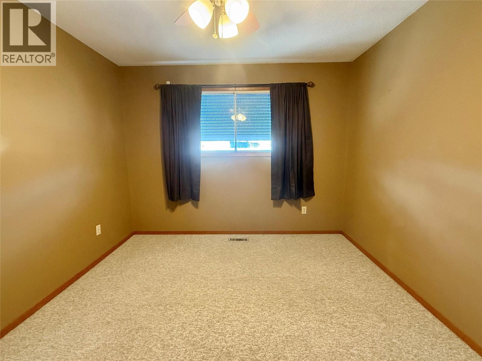 251 21st Avenue N, Cranbrook, British Columbia  V1C 4M6 - Photo 10 - 10379462