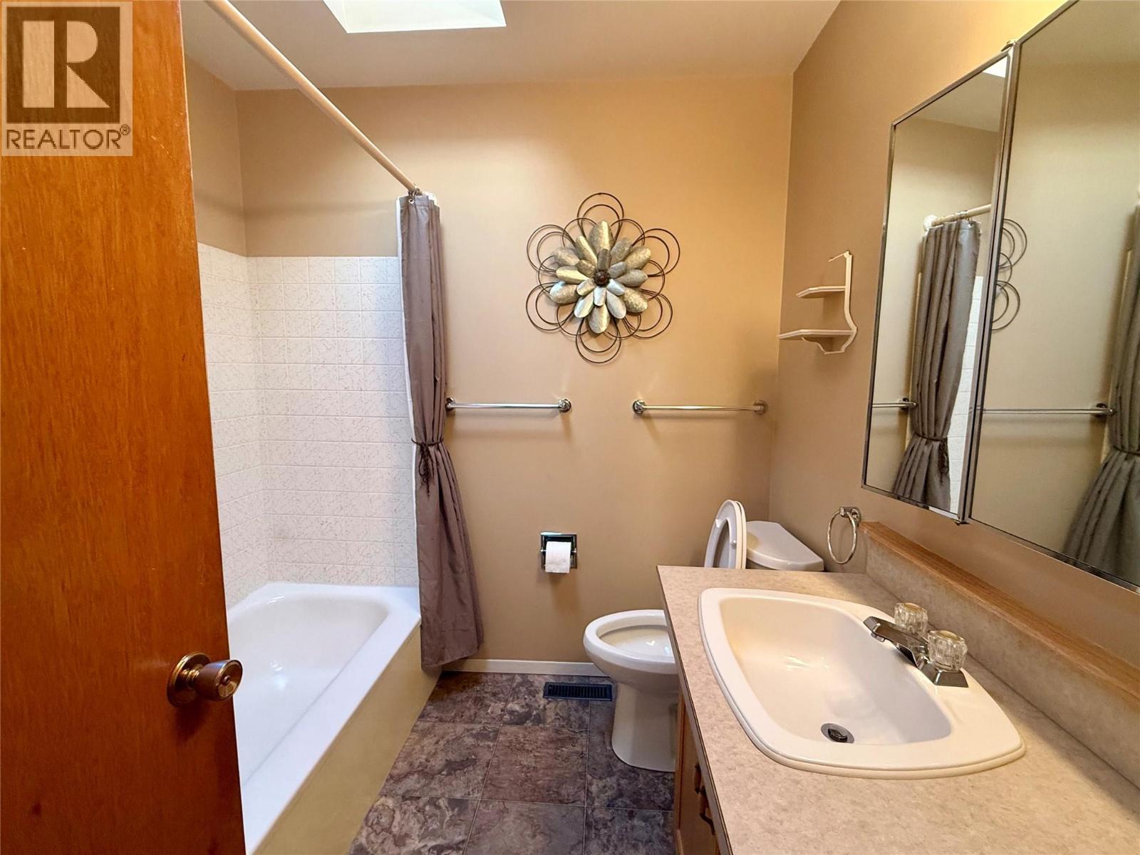 251 21st Avenue N, Cranbrook, British Columbia  V1C 4M6 - Photo 12 - 10379462