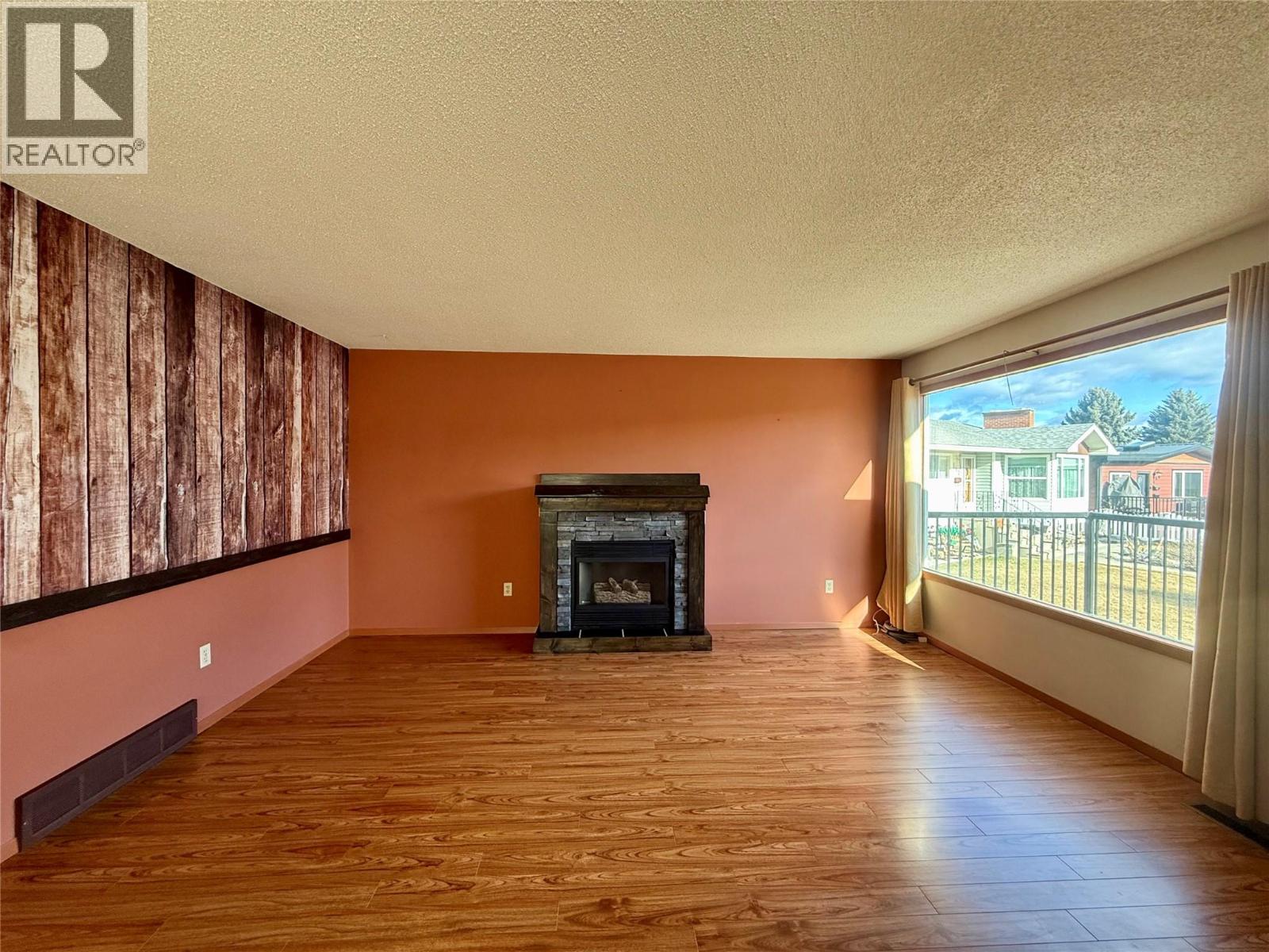 251 21st Avenue N, Cranbrook, British Columbia  V1C 4M6 - Photo 7 - 10379462