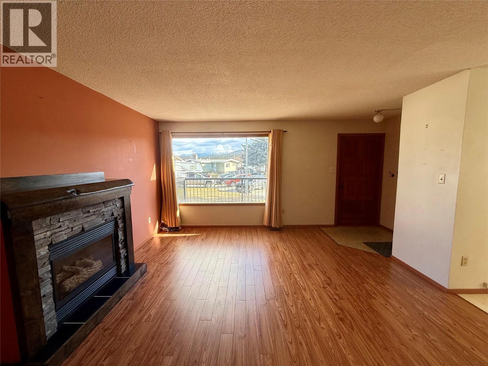 251 21st Avenue N, Cranbrook, British Columbia  V1C 4M6 - Photo 8 - 10379462