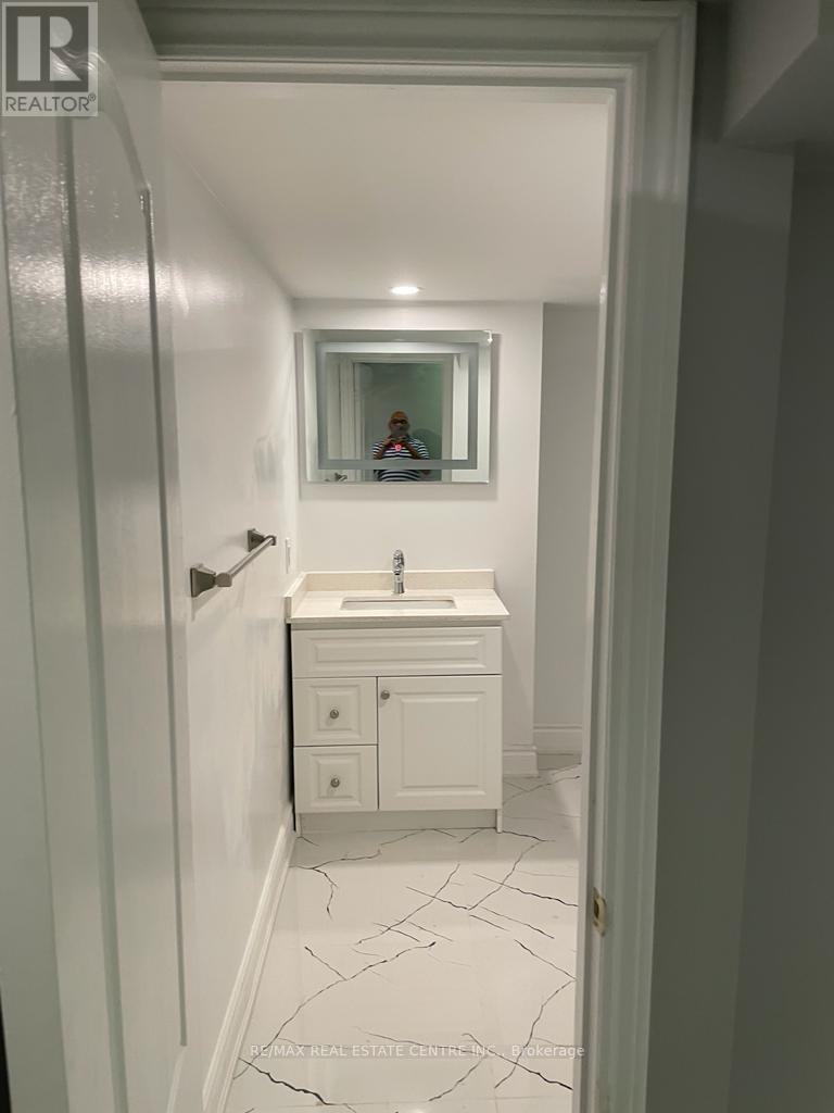 Bsmt - 82 Banbridge Crescent, Brampton, Ontario  L6X 5M1 - Photo 20 - W12892818