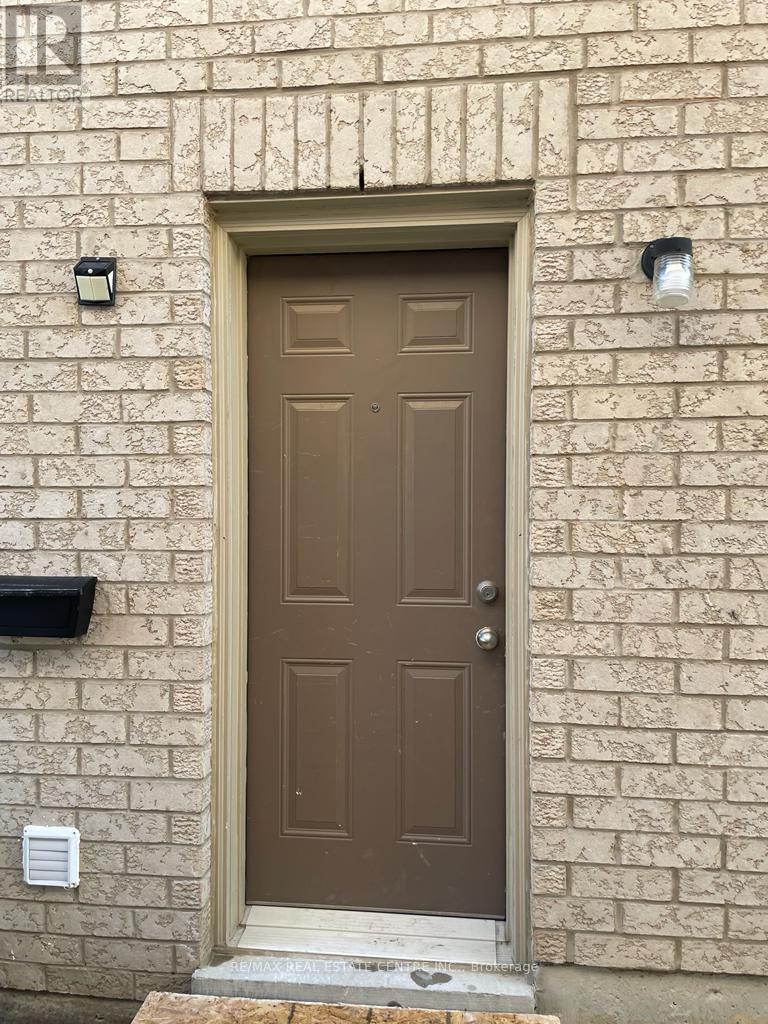 Bsmt - 82 Banbridge Crescent, Brampton, Ontario  L6X 5M1 - Photo 2 - W12892818