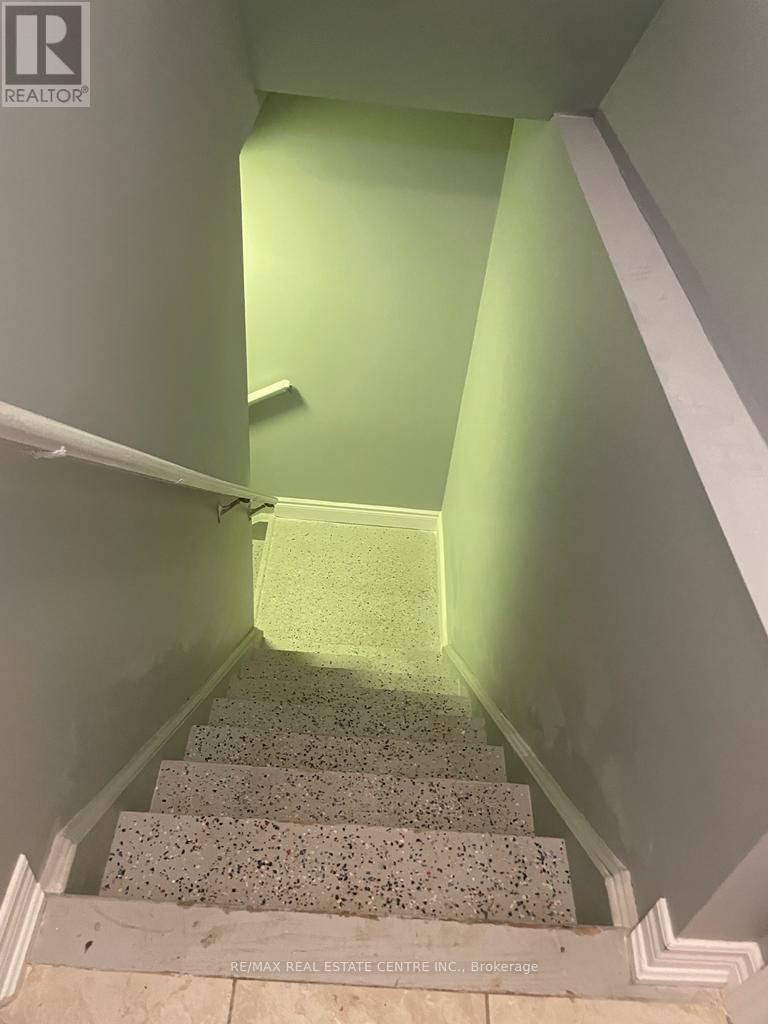 Bsmt - 82 Banbridge Crescent, Brampton, Ontario  L6X 5M1 - Photo 3 - W12892818