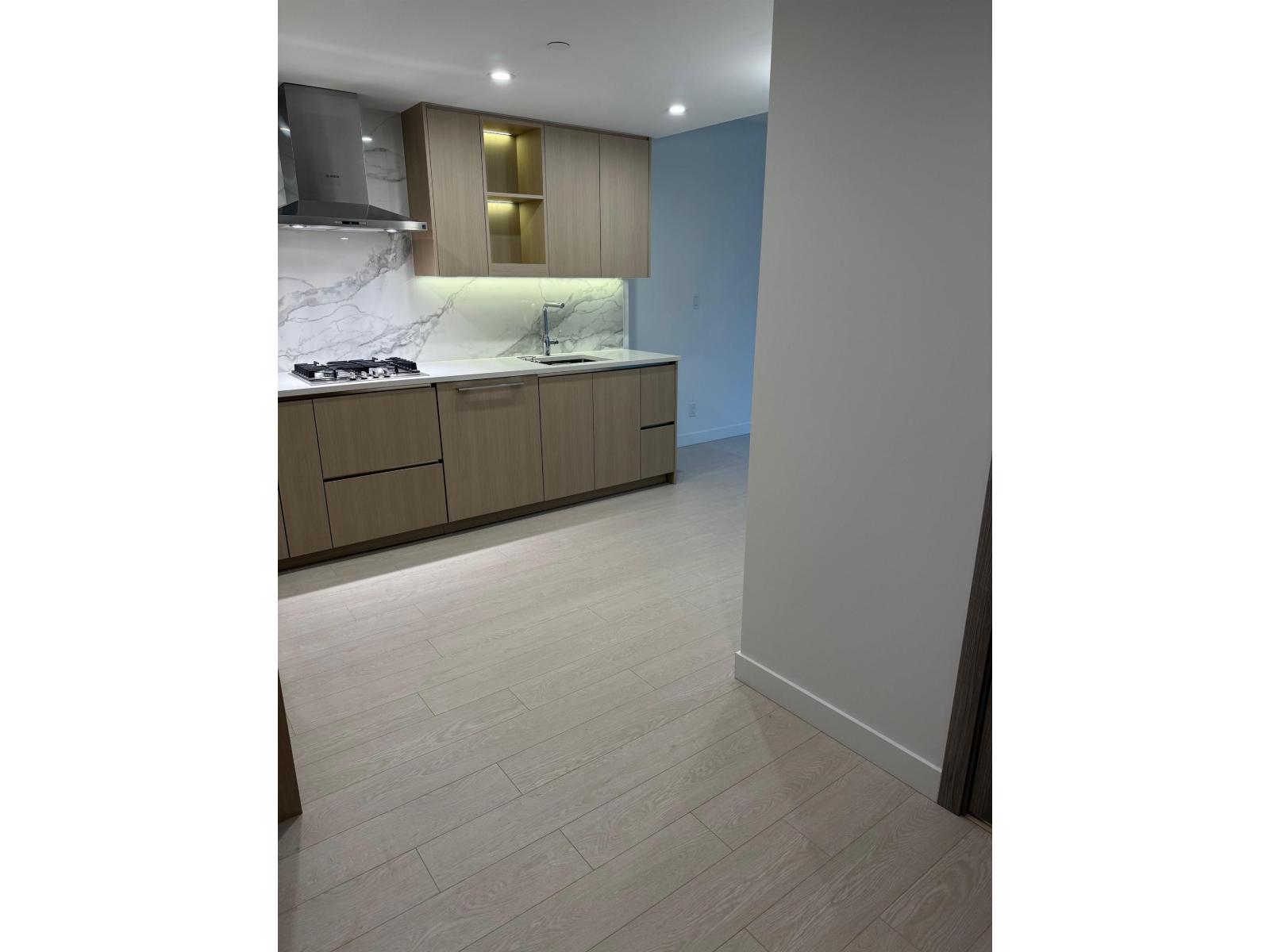 402 13778 100 Avenue, Surrey, British Columbia  V3T 0V3 - Photo 3 - R3099952