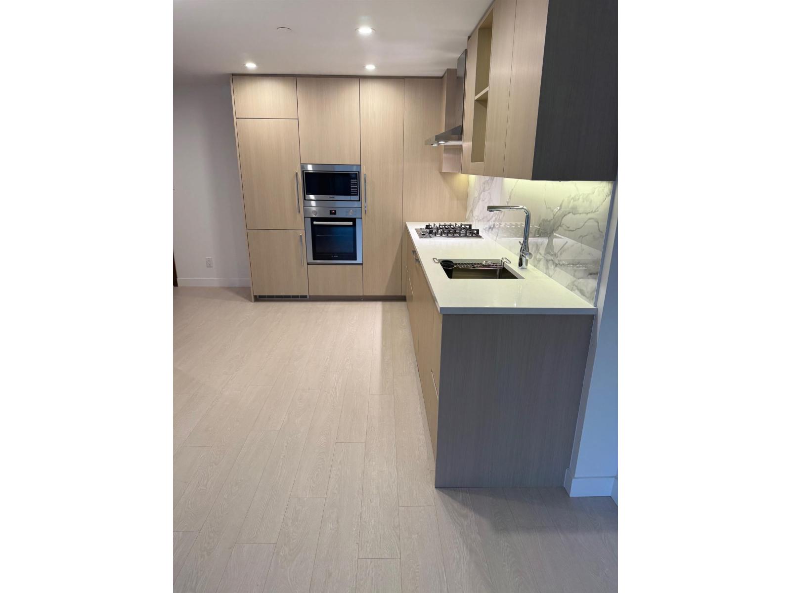 402 13778 100 Avenue, Surrey, British Columbia  V3T 0V3 - Photo 2 - R3099952