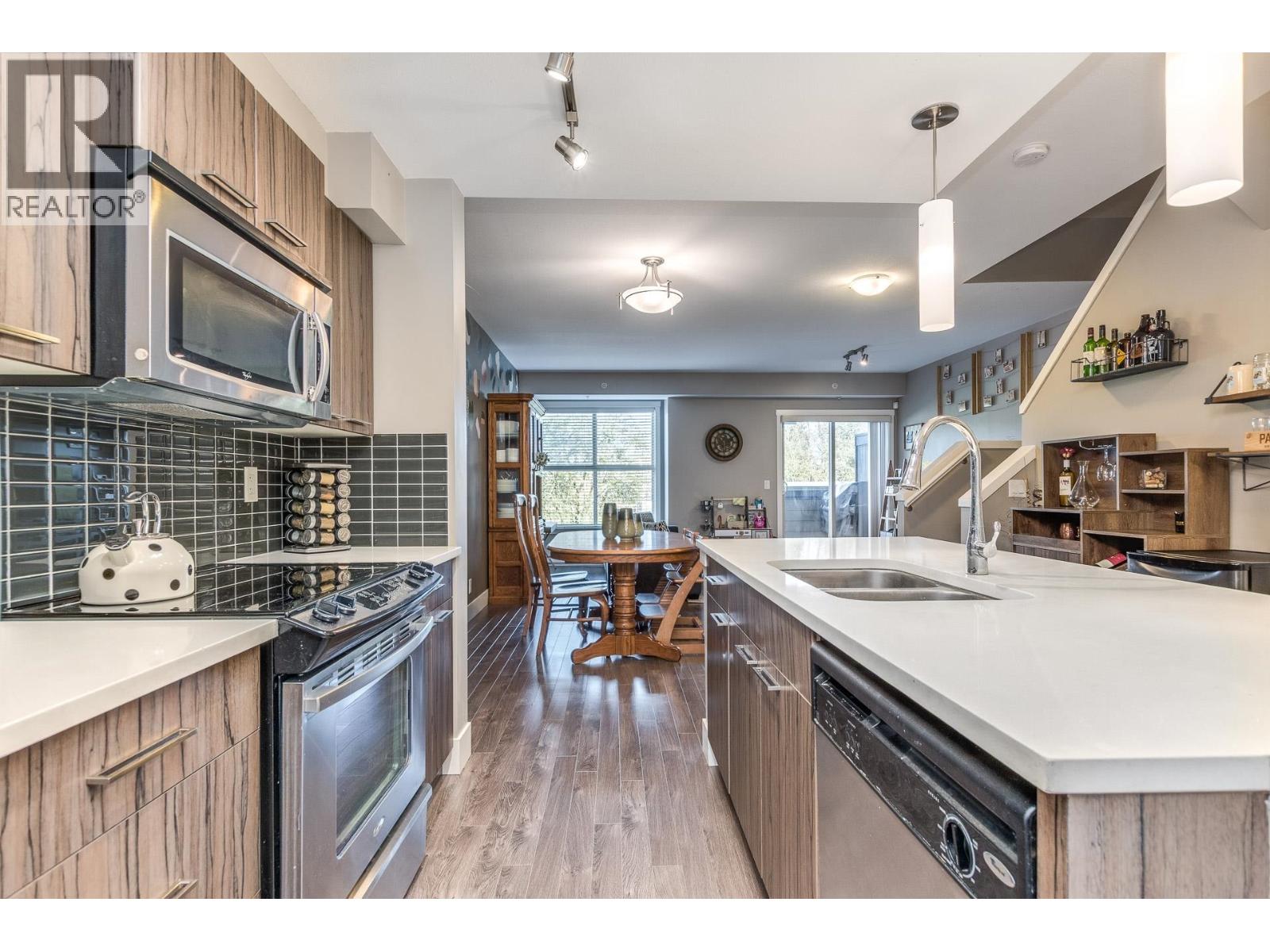 208 2110 Rowland Street, Port Coquitlam, British Columbia  V3C 0C2 - Photo 5 - R3088472