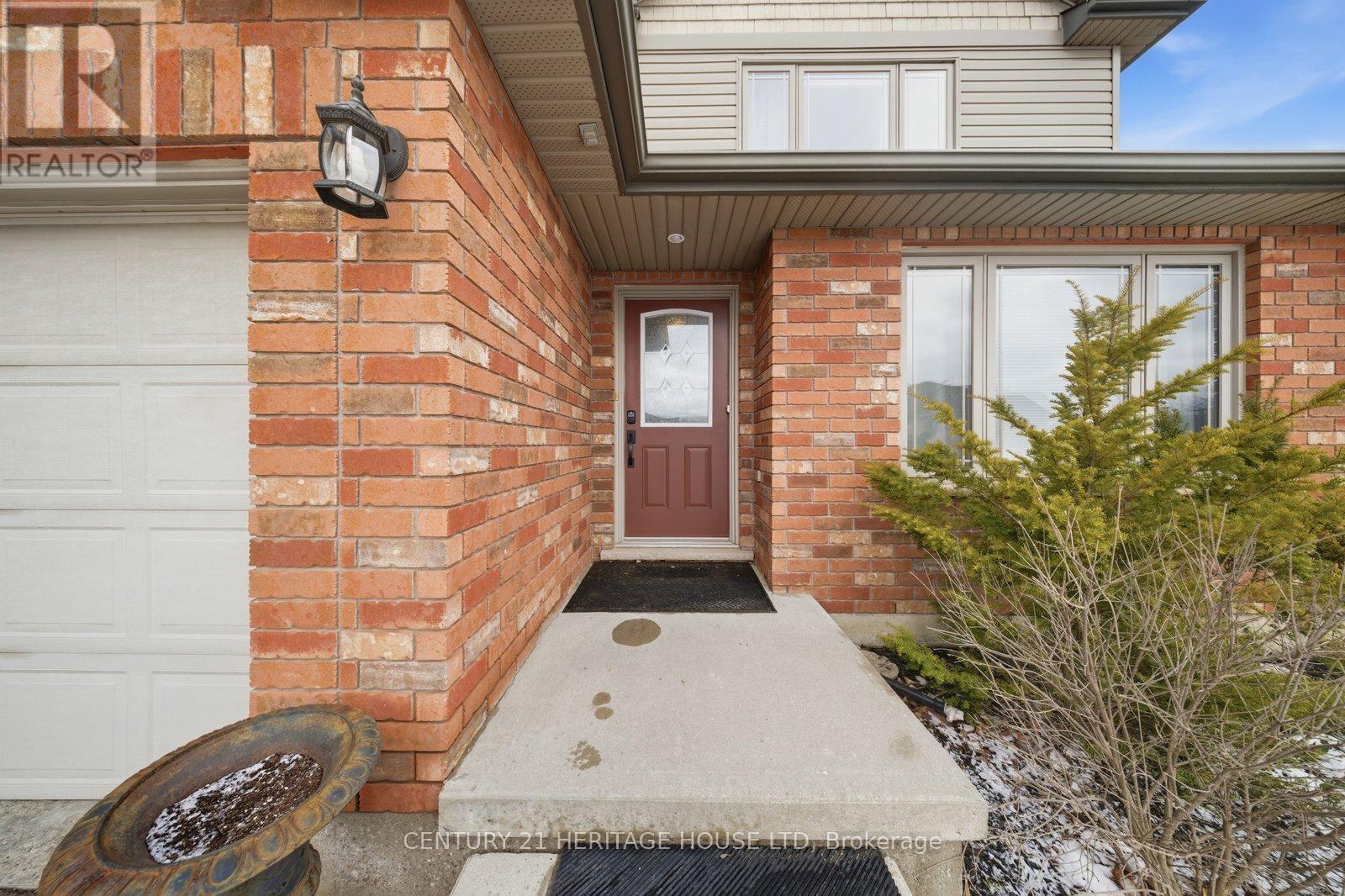 40 Mission Road, Brantford, Ontario  N3S 0A3 - Photo 4 - X12893650