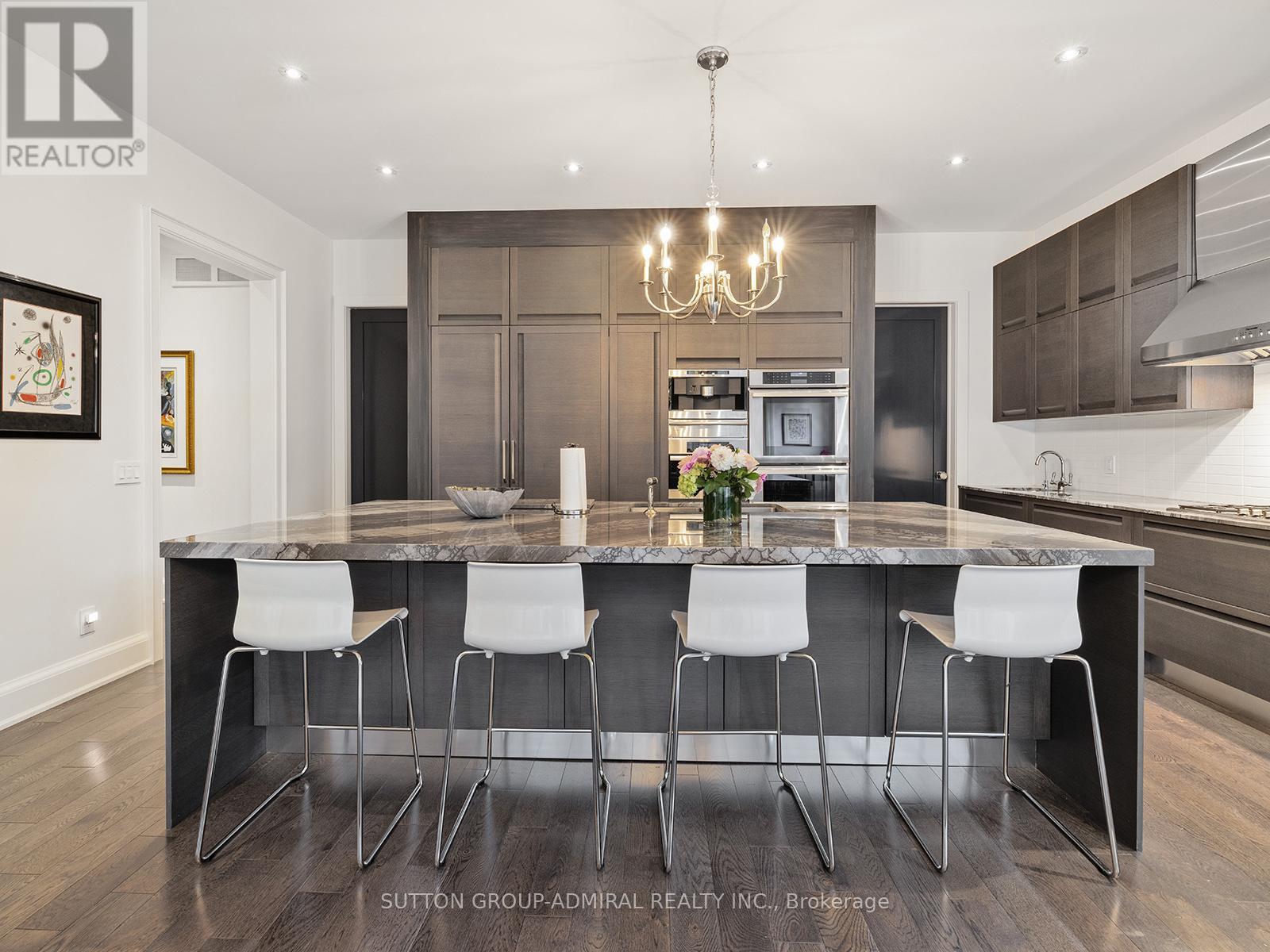 125 Sandringham Drive, Toronto, Ontario  M3H 1E2 - Photo 8 - C12893436