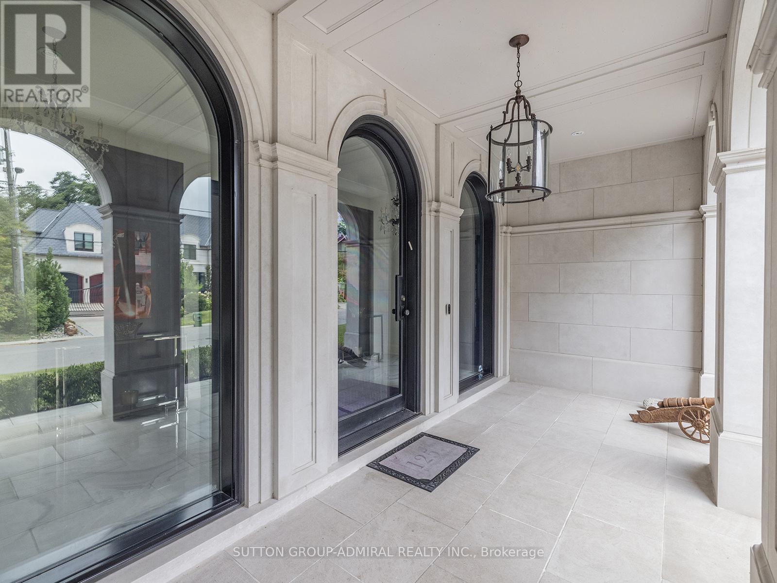 125 Sandringham Drive, Toronto, Ontario  M3H 1E2 - Photo 3 - C12893436