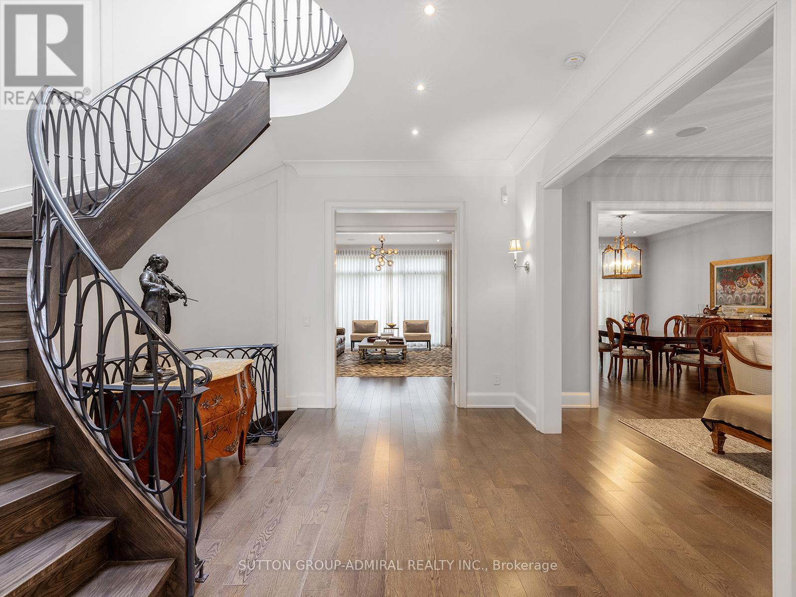 125 Sandringham Drive, Toronto, Ontario  M3H 1E2 - Photo 5 - C12893436