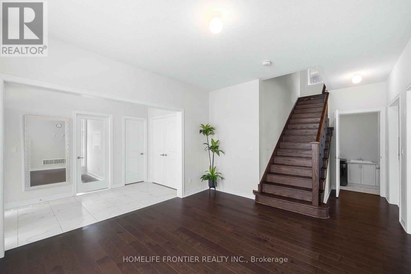 49 Ainsle Hill Crescent, Georgina, Ontario  L0E 1R0 - Photo 6 - N12892366