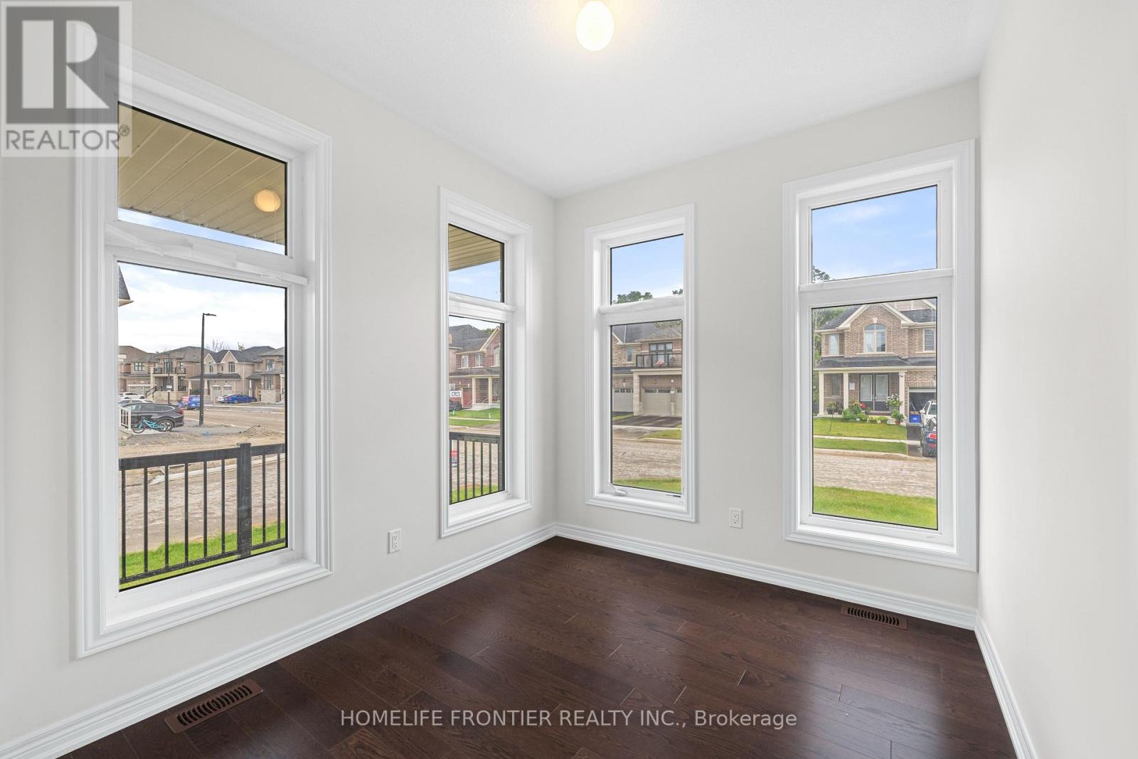 49 Ainsle Hill Crescent, Georgina, Ontario  L0E 1R0 - Photo 7 - N12892366