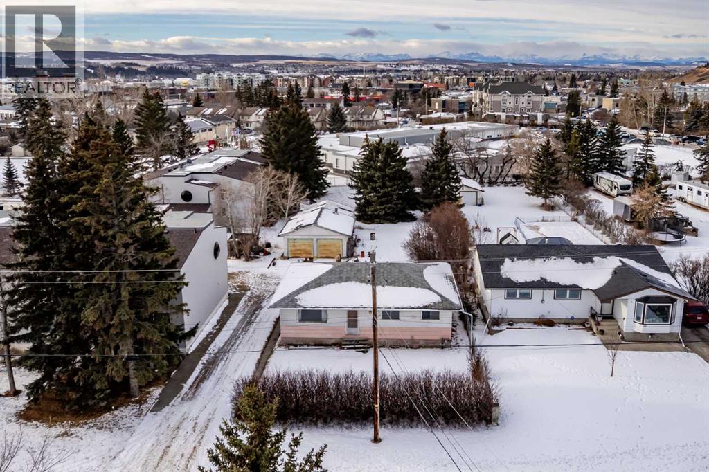 217 Ross Avenue, Cochrane, Alberta  T4C 1C9 - Photo 2 - A2278722