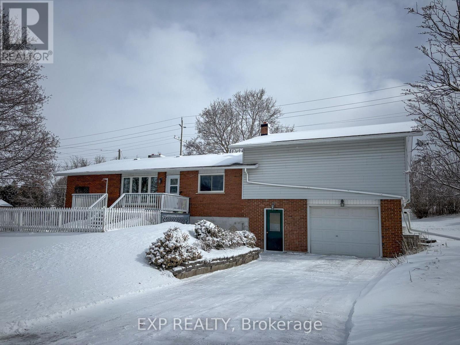 934 Raglan Street S, Renfrew, Ontario  K7V 1S4 - Photo 2 - X12893718