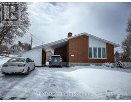 934 RAGLAN STREET S, Renfrew, Ontario