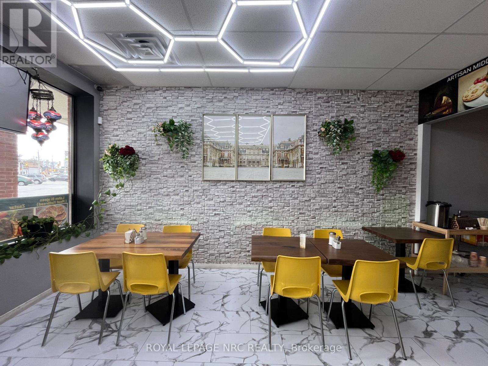 Unit# 6 - 191 Welland Avenue, St. Catharines (Downtown), Ontario  L2R 2P2 - Photo 3 - X12893680