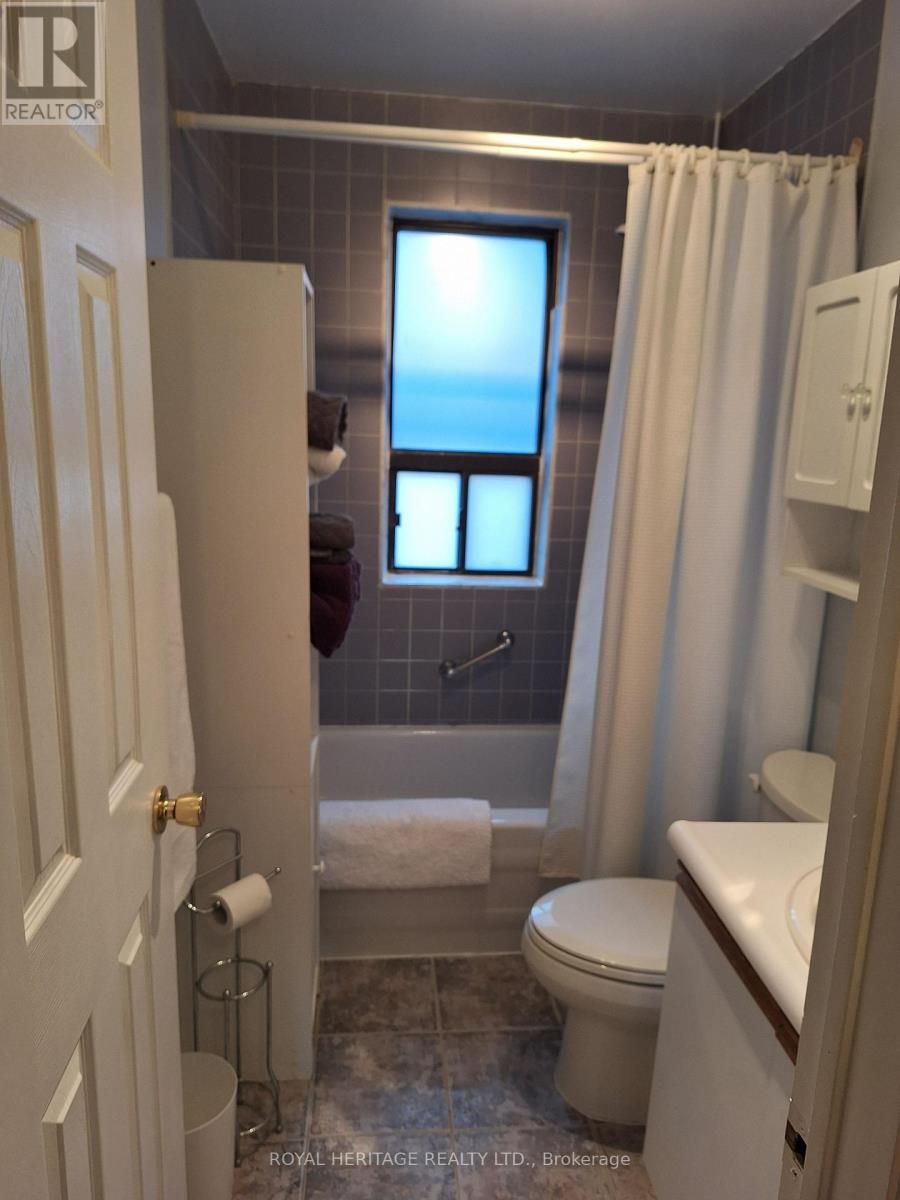 6 - 677 Marksbury Road, Pickering (West Shore), Ontario  L1W 2T3 - Photo 5 - E12851788