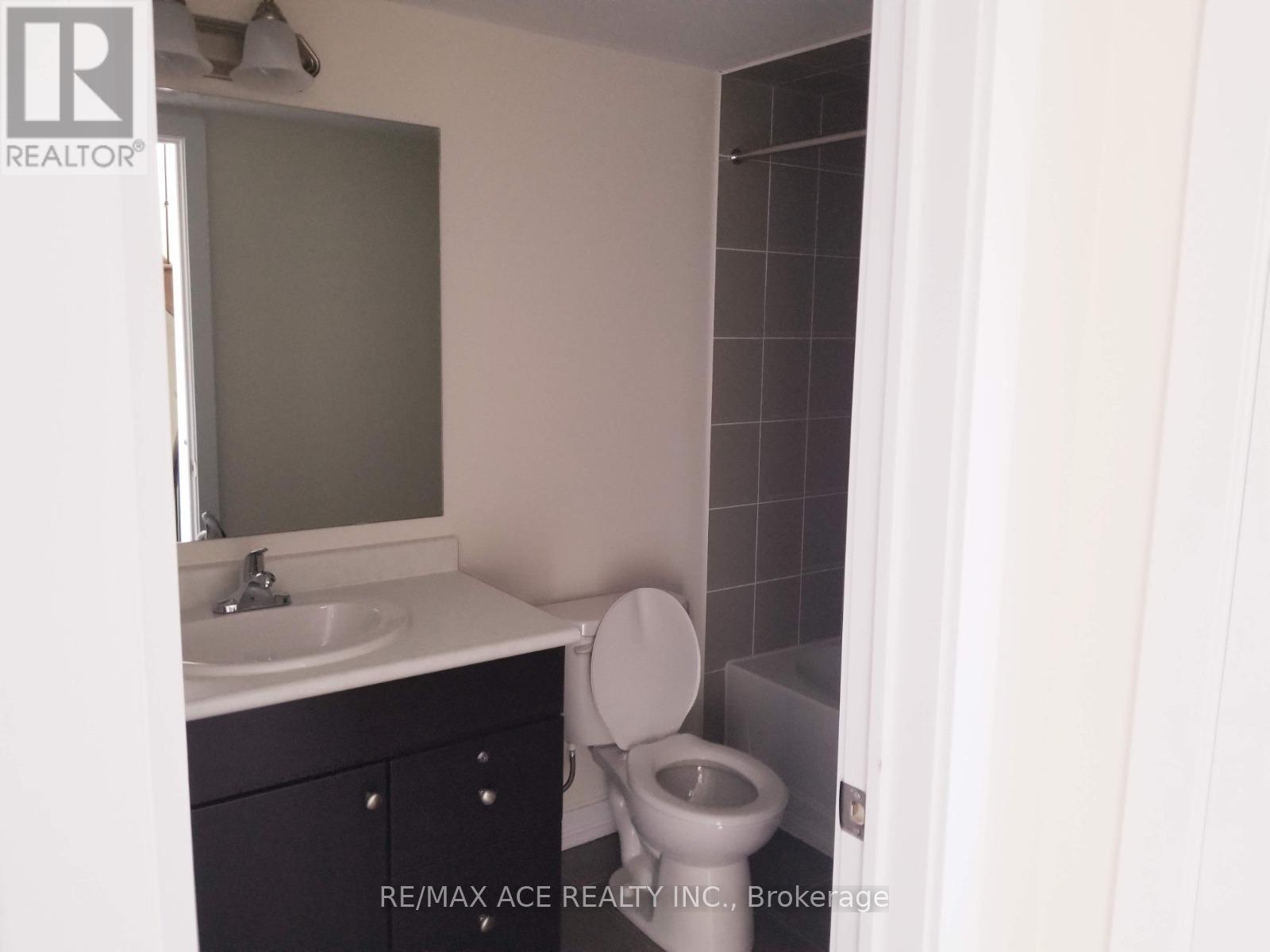 611 - 50 Dunsheath Way, Markham, Ontario  L6B 1N3 - Photo 6 - N12892516