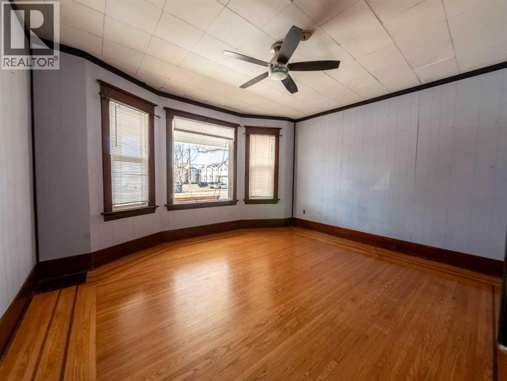 643 8 Street S, Lethbridge, Alberta  T1J 2K2 - Photo 3 - A2292163