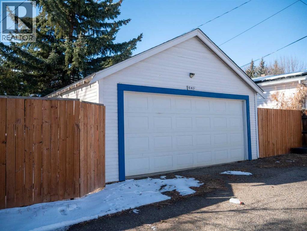 643 8 Street S, Lethbridge, Alberta  T1J 2K2 - Photo 2 - A2292163