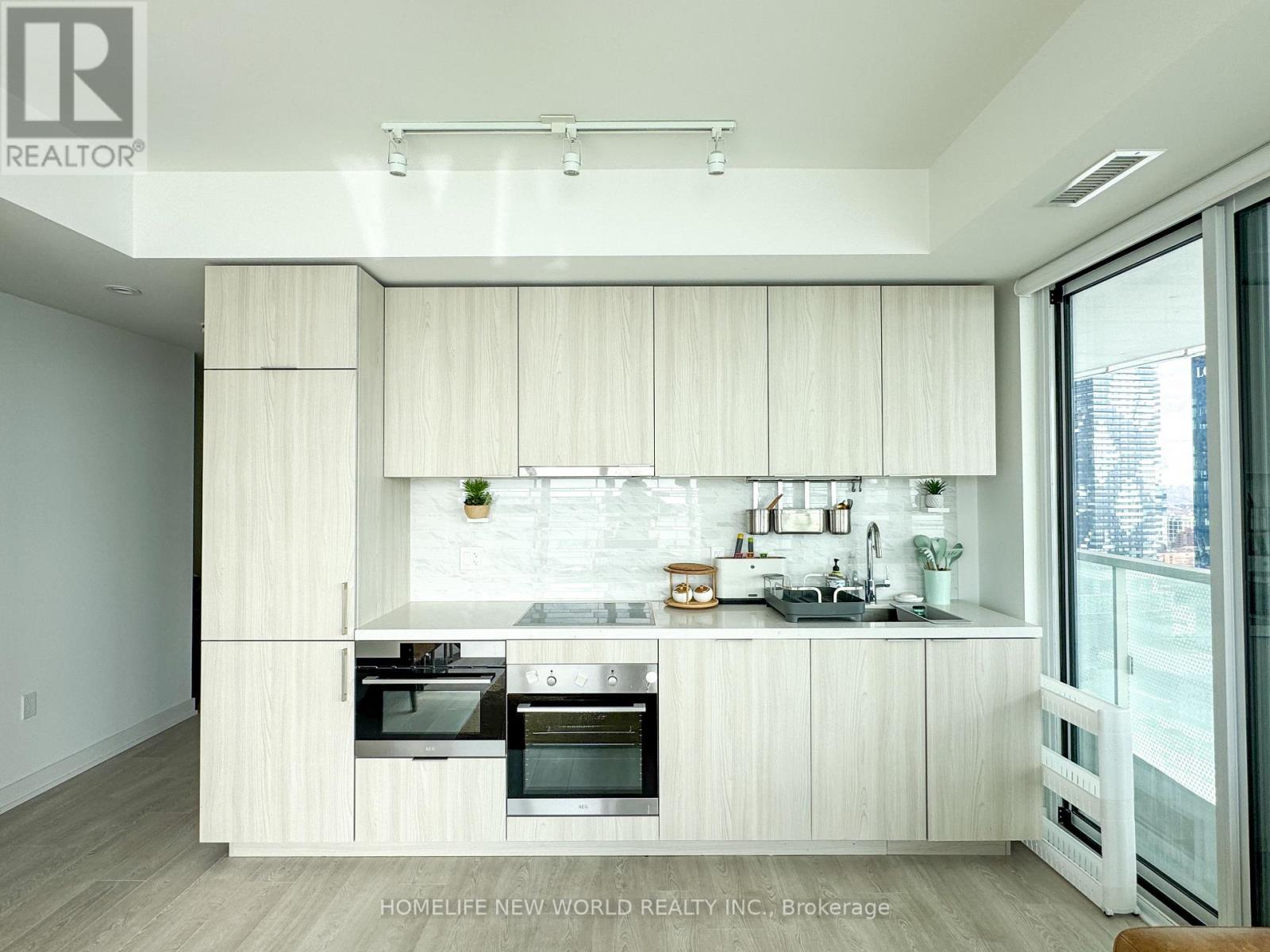 2402 - 15 Queens Quay E, Toronto, Ontario  M5E 0C5 - Photo 21 - C12893728