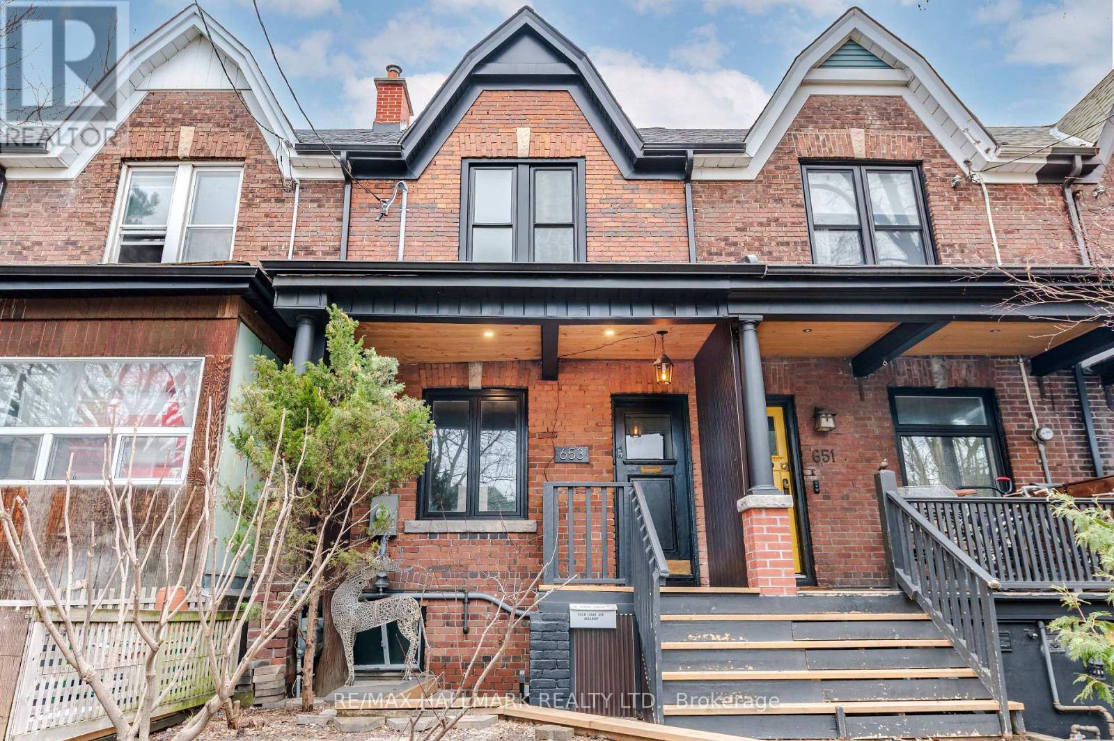 653 LOGAN AVENUE, Toronto, Ontario