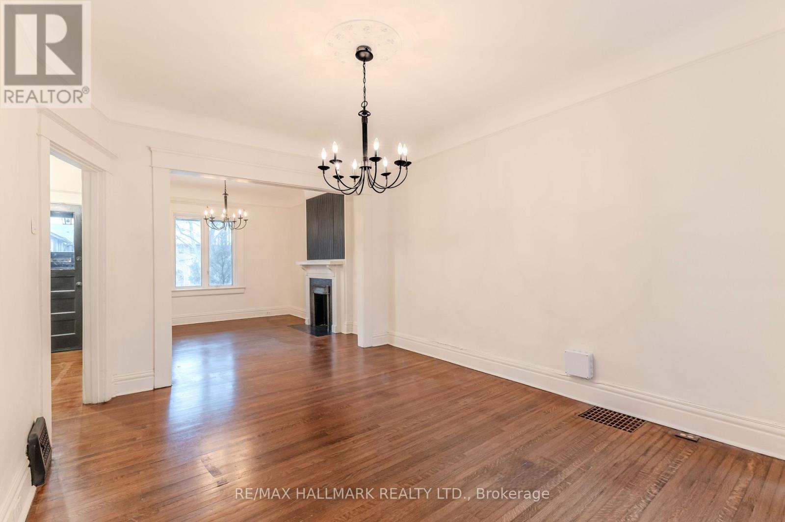 653 Logan Avenue, Toronto, Ontario  M4K 3C4 - Photo 14 - E12893714