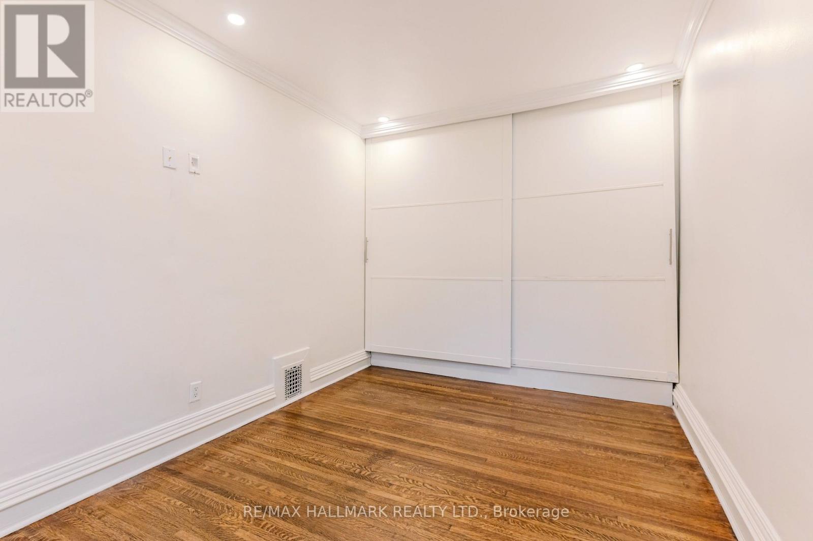 653 Logan Avenue, Toronto, Ontario  M4K 3C4 - Photo 25 - E12893714