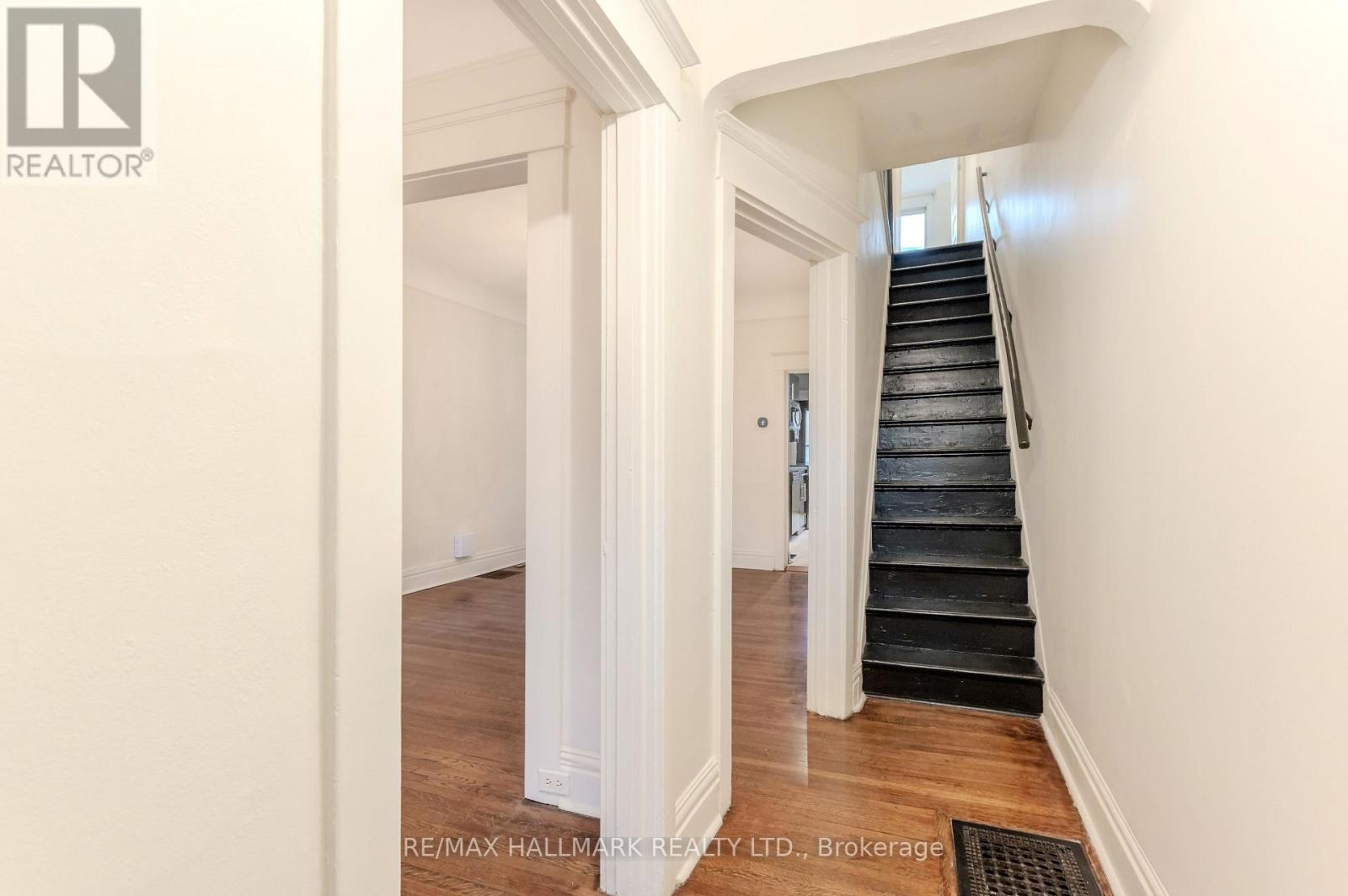 653 Logan Avenue, Toronto, Ontario  M4K 3C4 - Photo 4 - E12893714