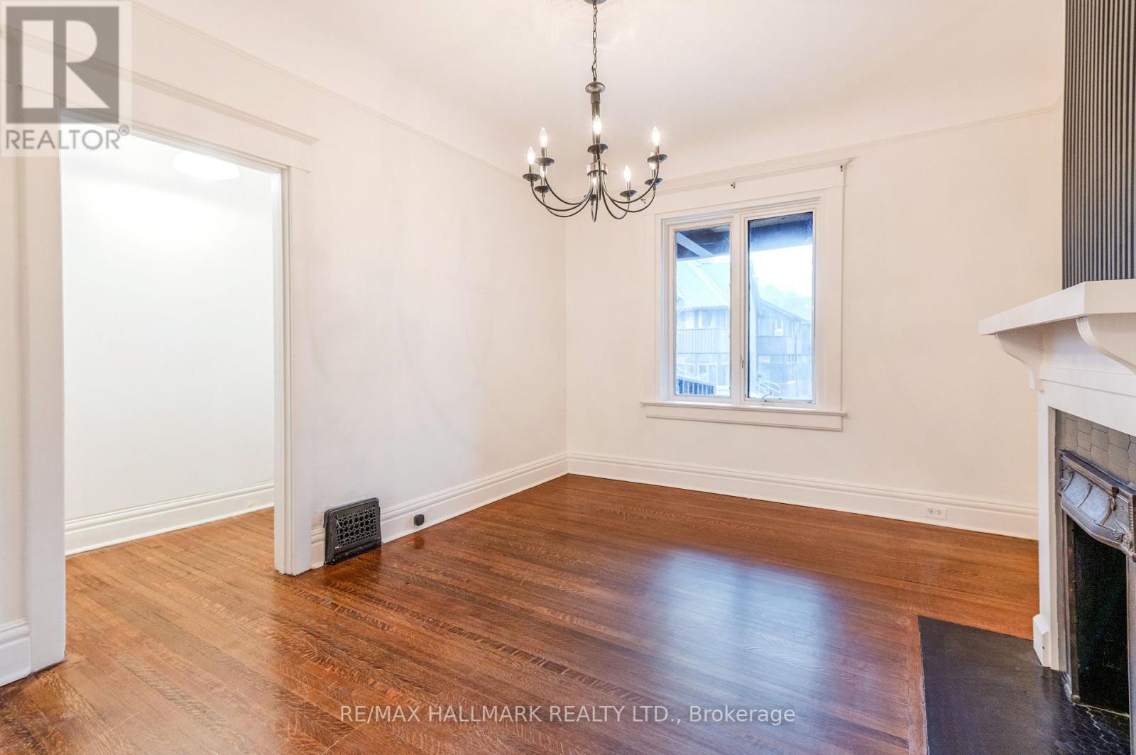 653 Logan Avenue, Toronto, Ontario  M4K 3C4 - Photo 6 - E12893714