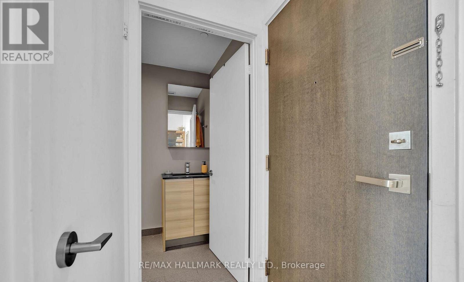 804 - 1238 Dundas Street E, Toronto, Ontario  M4M 0C6 - Photo 2 - E12893744