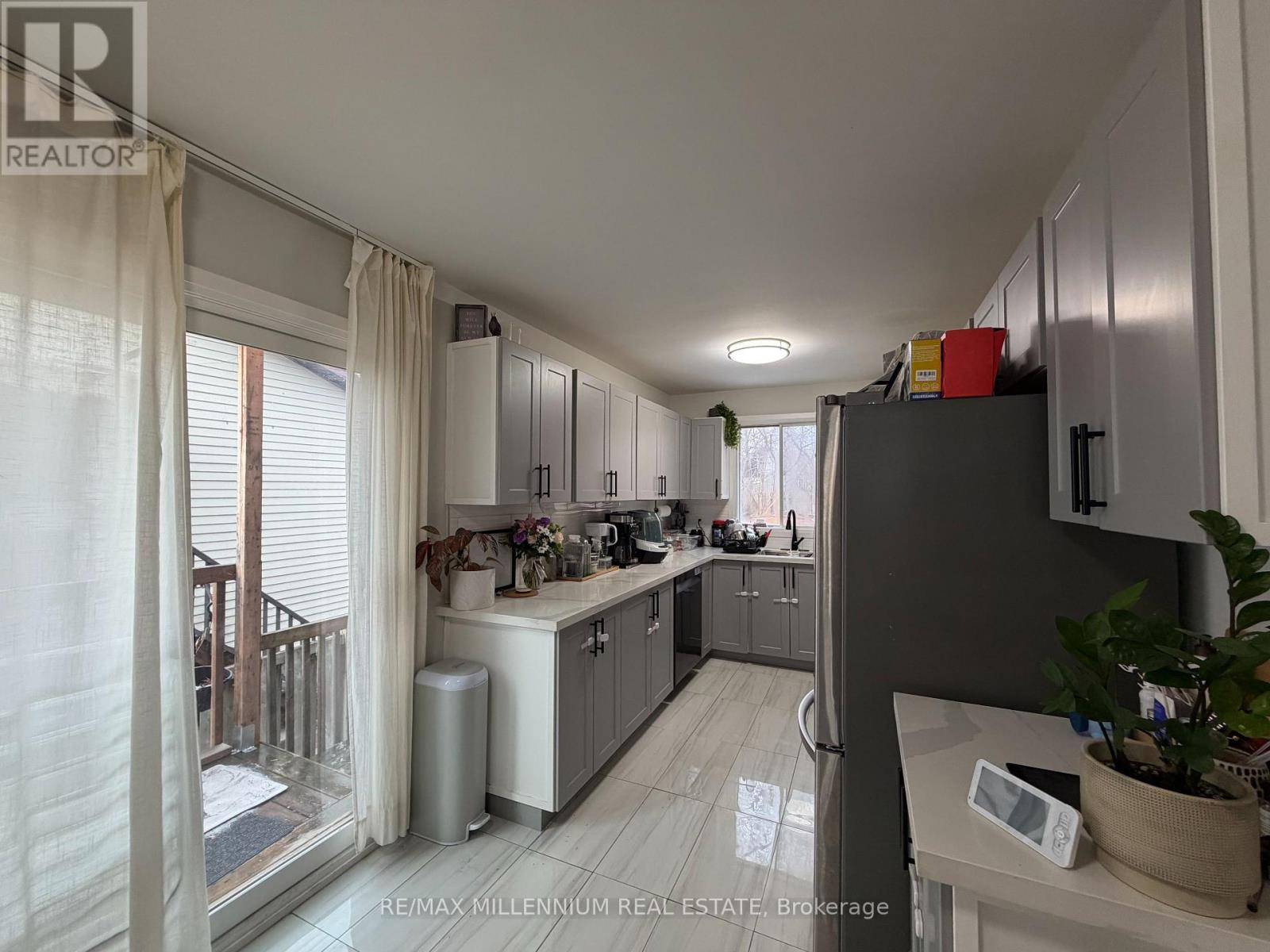 145 Londonderry Street, Oshawa, Ontario  L1J 6Z2 - Photo 8 - E12893750