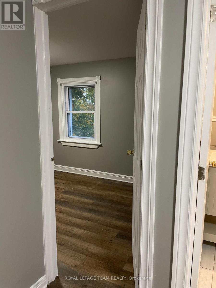 1297 Kitchener Avenue, Ottawa, Ontario  K1V 6W3 - Photo 13 - X12884304